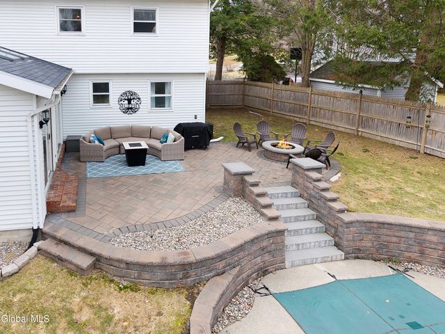 15 Apple Tree Lane, Clifton Park, NY 12065