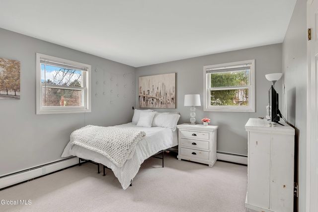 15 Apple Tree Lane, Clifton Park, NY 12065