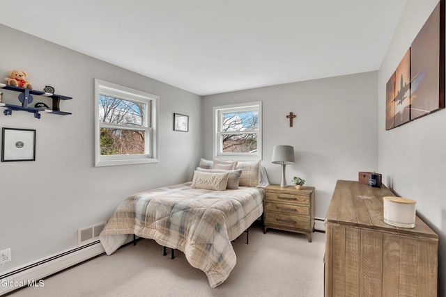 15 Apple Tree Lane, Clifton Park, NY 12065