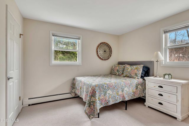 15 Apple Tree Lane, Clifton Park, NY 12065