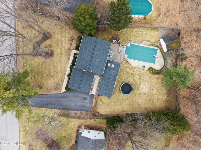 15 Apple Tree Lane, Clifton Park, NY 12065