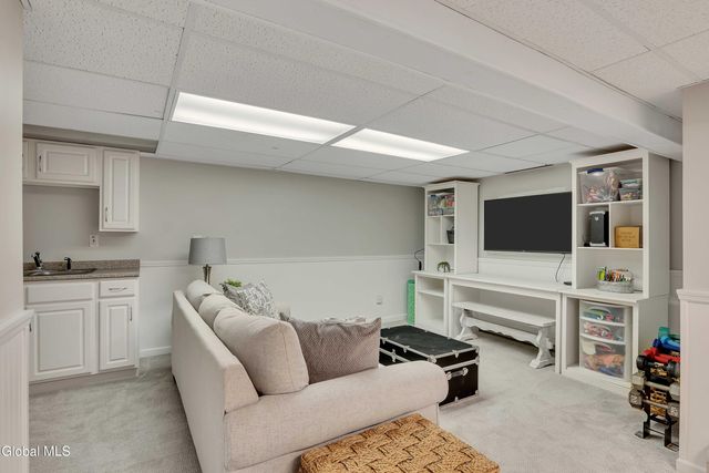 15 Apple Tree Lane, Clifton Park, NY 12065