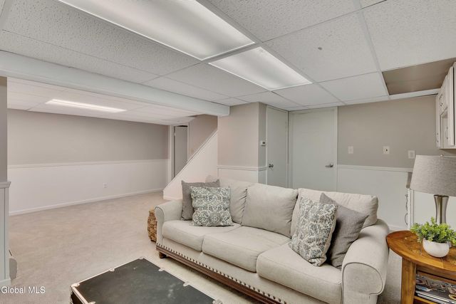 15 Apple Tree Lane, Clifton Park, NY 12065