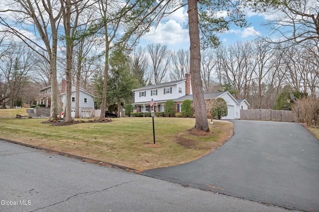 15 Apple Tree Lane, Clifton Park, NY 12065