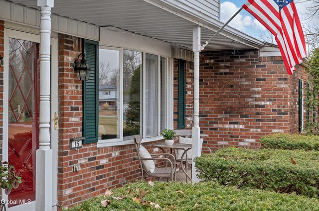 15 Apple Tree Lane, Clifton Park, NY 12065