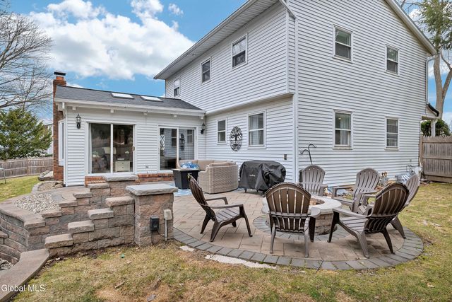 15 Apple Tree Lane, Clifton Park, NY 12065