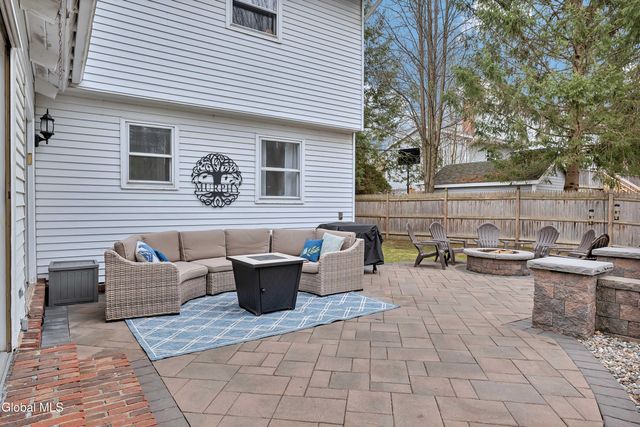 15 Apple Tree Lane, Clifton Park, NY 12065