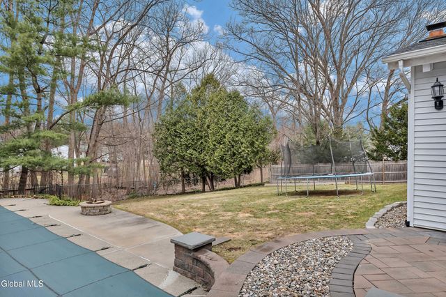 15 Apple Tree Lane, Clifton Park, NY 12065