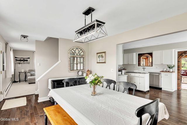 15 Apple Tree Lane, Clifton Park, NY 12065