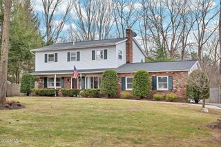 15 Apple Tree Lane, Clifton Park, NY 12065