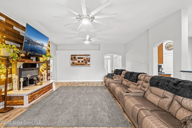 4148 Gardenwood Circle, Grant, FL 32949