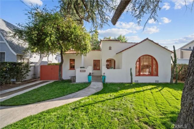 11048 Blix, West Toluca Lake, CA 91602