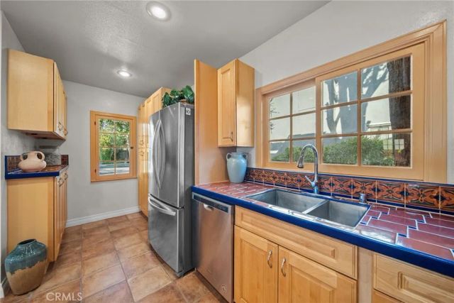 11048 Blix, West Toluca Lake, CA 91602