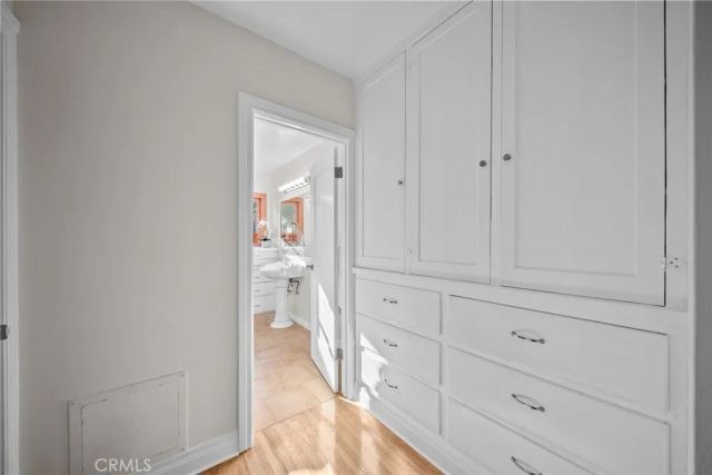 11048 Blix, West Toluca Lake, CA 91602