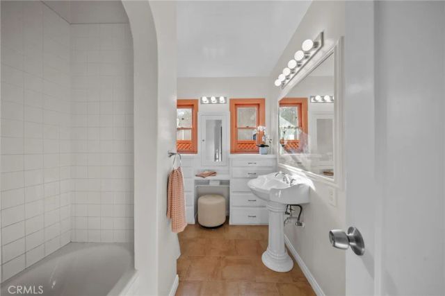 11048 Blix, West Toluca Lake, CA 91602