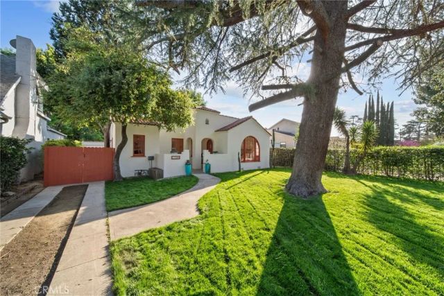 11048 Blix, West Toluca Lake, CA 91602