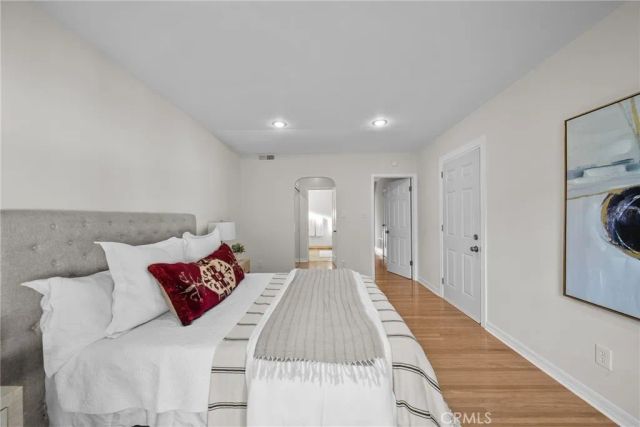 11048 Blix, West Toluca Lake, CA 91602