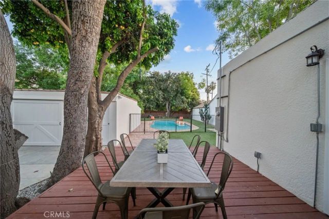 11048 Blix, West Toluca Lake, CA 91602