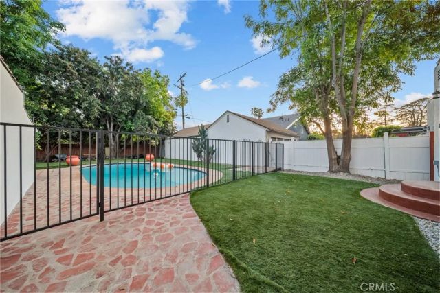 11048 Blix, West Toluca Lake, CA 91602