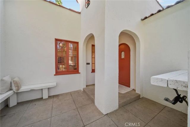 11048 Blix, West Toluca Lake, CA 91602