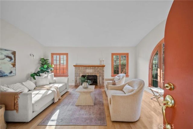 11048 Blix, West Toluca Lake, CA 91602