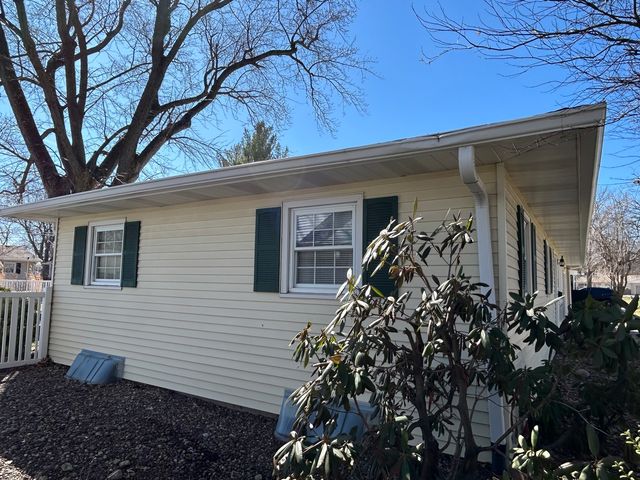 430 26th Avenue, East Moline, IL 61244