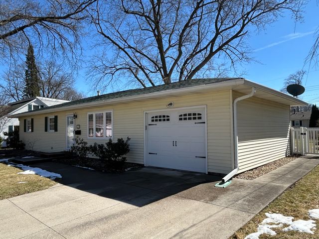 430 26th Avenue, East Moline, IL 61244