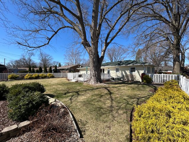 430 26th Avenue, East Moline, IL 61244