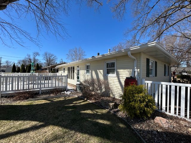 430 26th Avenue, East Moline, IL 61244