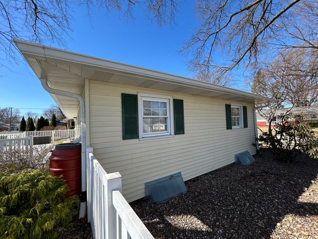 430 26th Avenue, East Moline, IL 61244