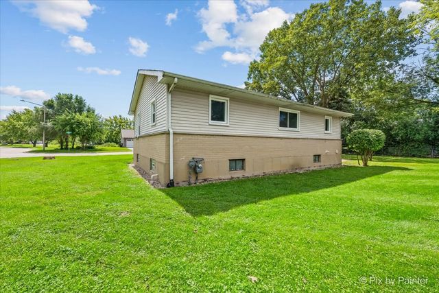 239 Vista Road, Lake Zurich, IL 60047