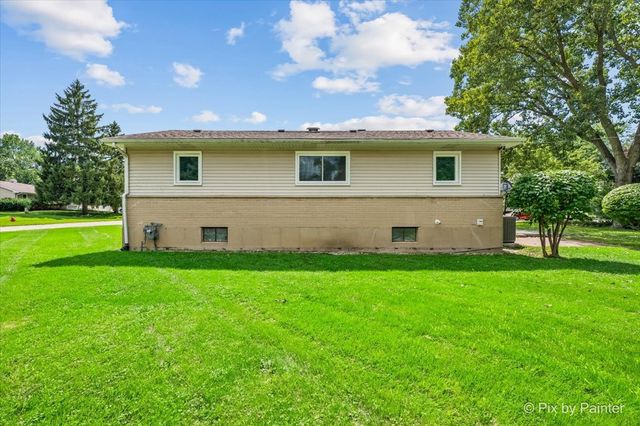 239 Vista Road, Lake Zurich, IL 60047