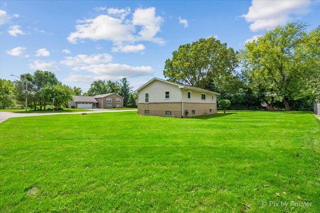 239 Vista Road, Lake Zurich, IL 60047