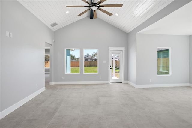 741 S 10th, Aransas Pass, TX 78336