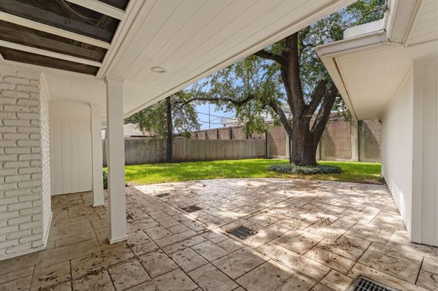 506 Briar Hill Drive, Houston, TX 77042