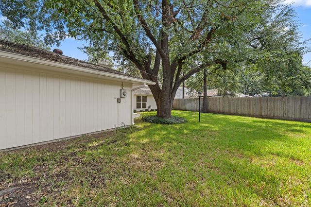 506 Briar Hill Drive, Houston, TX 77042