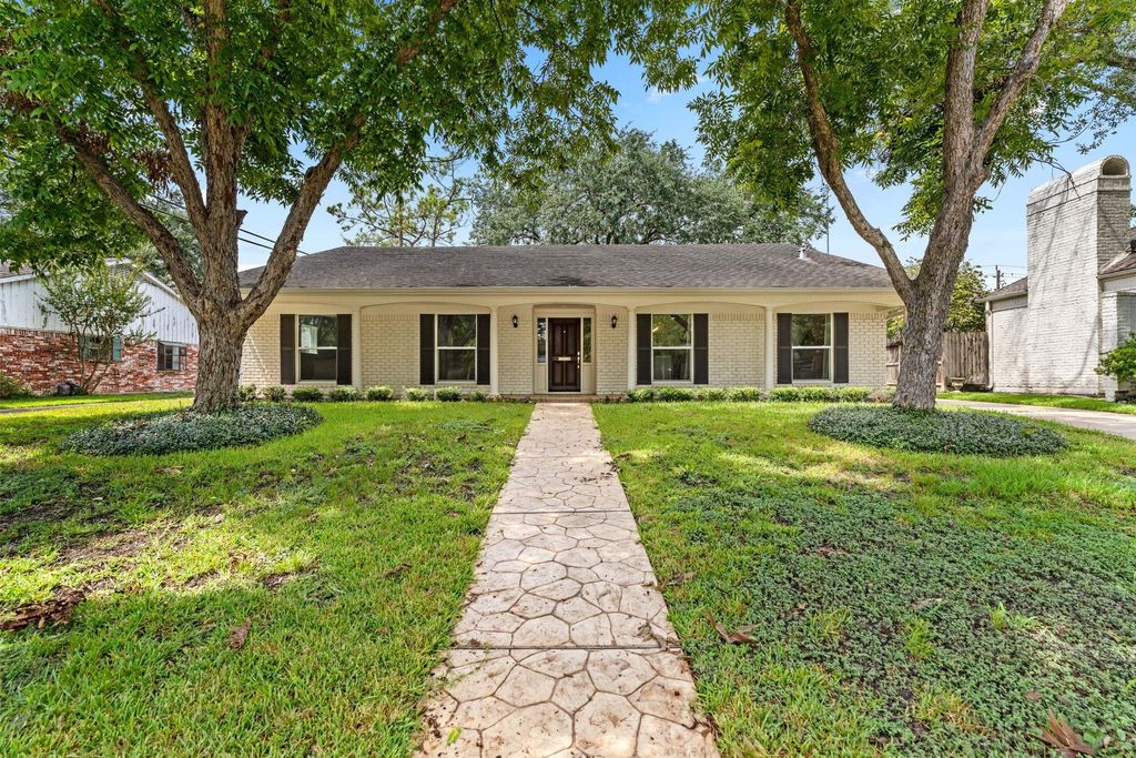 506 Briar Hill Drive, Houston, TX 77042