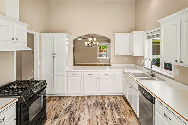 935 Cypress Point Loop, Ashland, OR 97520
