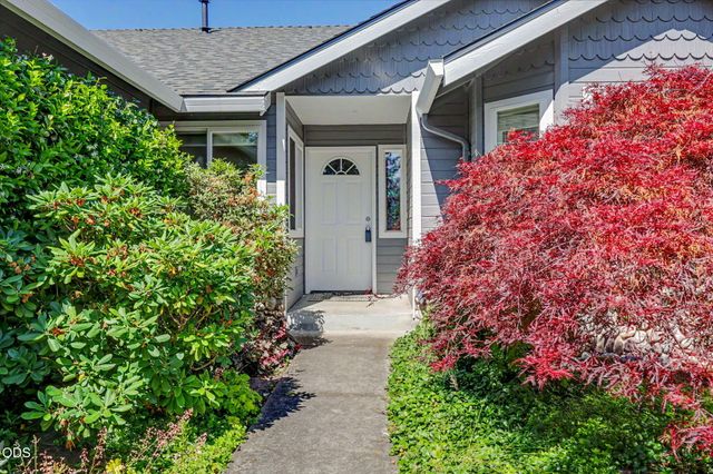 935 Cypress Point Loop, Ashland, OR 97520