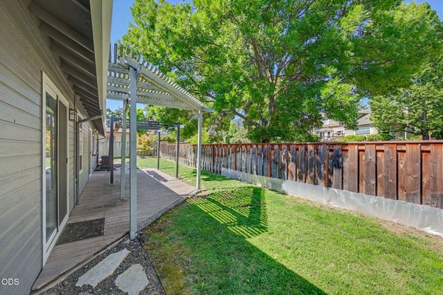 935 Cypress Point Loop, Ashland, OR 97520