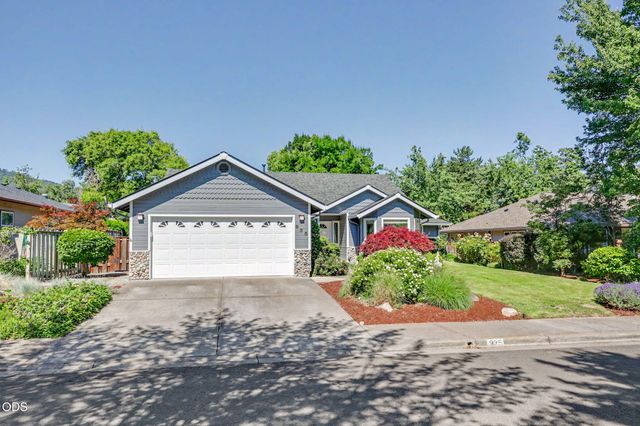 935 Cypress Point Loop, Ashland, OR 97520