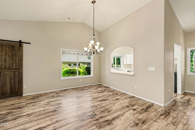 935 Cypress Point Loop, Ashland, OR 97520