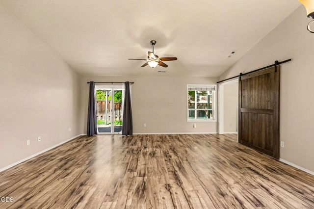 935 Cypress Point Loop, Ashland, OR 97520