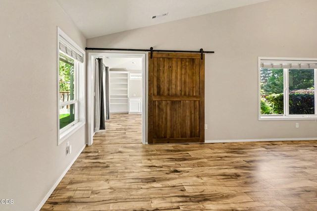 935 Cypress Point Loop, Ashland, OR 97520