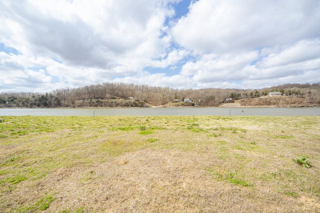 1987 Hardin Bottom River Rd, Clifton, TN 38425