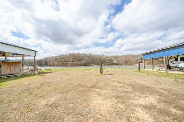 1987 Hardin Bottom River Rd, Clifton, TN 38425