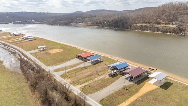1987 Hardin Bottom River Rd, Clifton, TN 38425