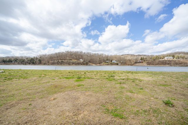 1987 Hardin Bottom River Rd, Clifton, TN 38425