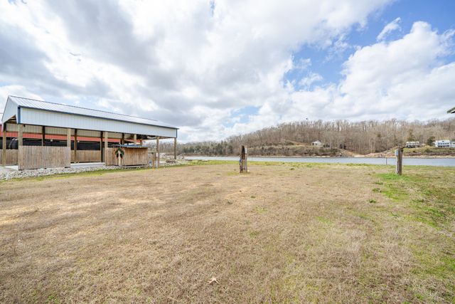 1987 Hardin Bottom River Rd, Clifton, TN 38425