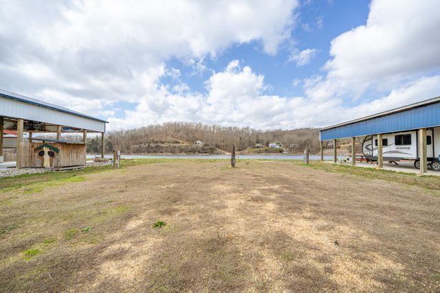 1987 Hardin Bottom River Rd, Clifton, TN 38425